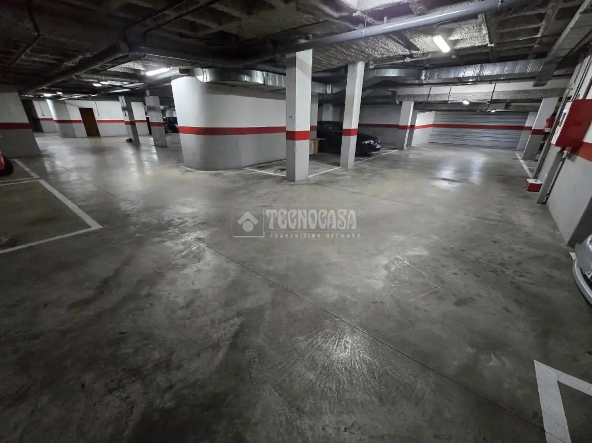 Parking of Flat for sale in Madrid  with Air Conditioner, Heating and Furnished