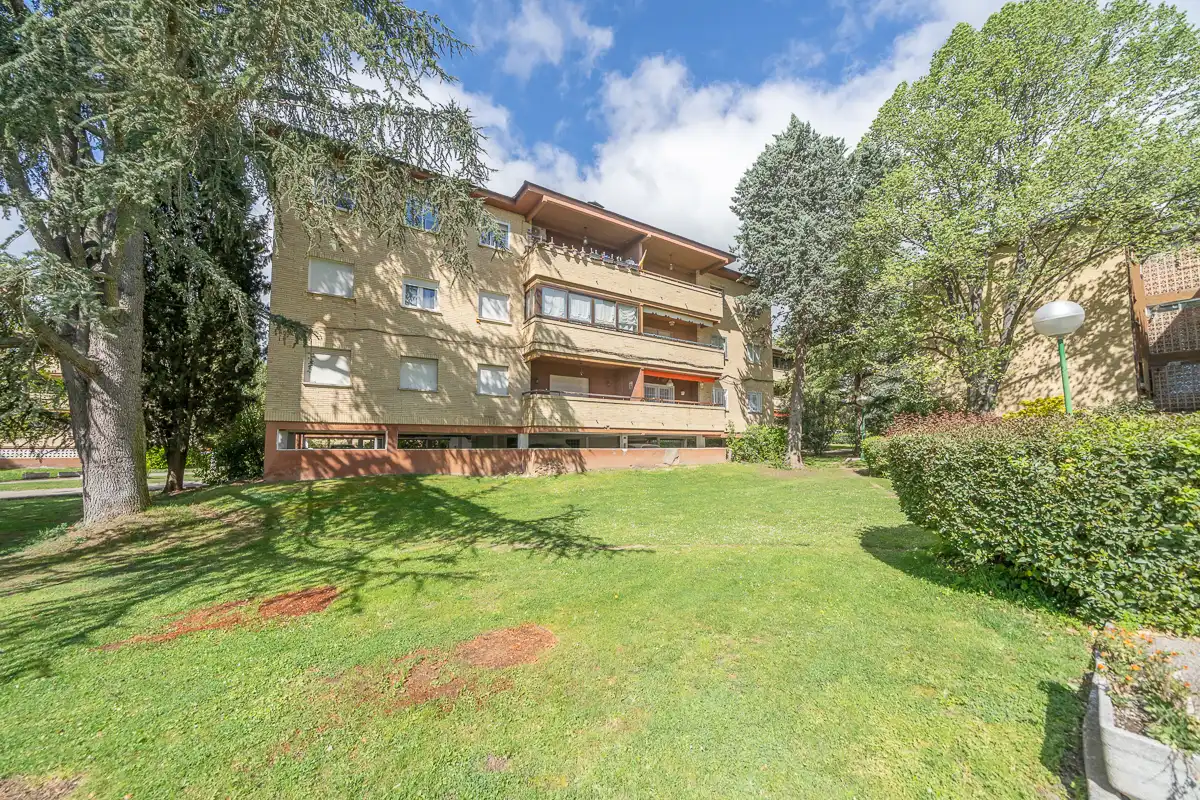 Außenansicht von Wohnung zum Verkauf in El Escorial mit Heizung, Terrasse und Gemeinschaftspool