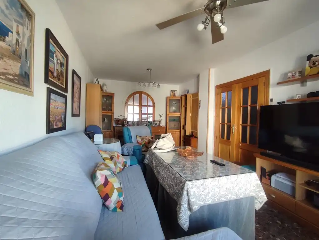 Sala d'estar de Casa adosada en venda en Vegas del Genil amb Aire condicionat, Moblat i Balcó