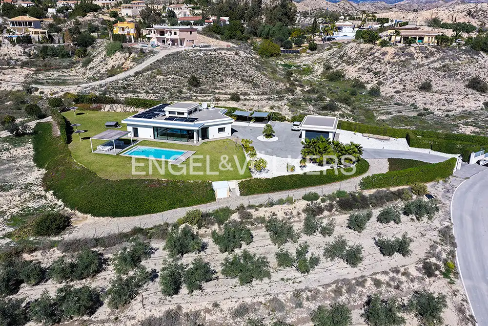Vista exterior de Casa o xalet en venda en Alicante / Alacant amb Aire condicionat, Calefacció i Jardí privat