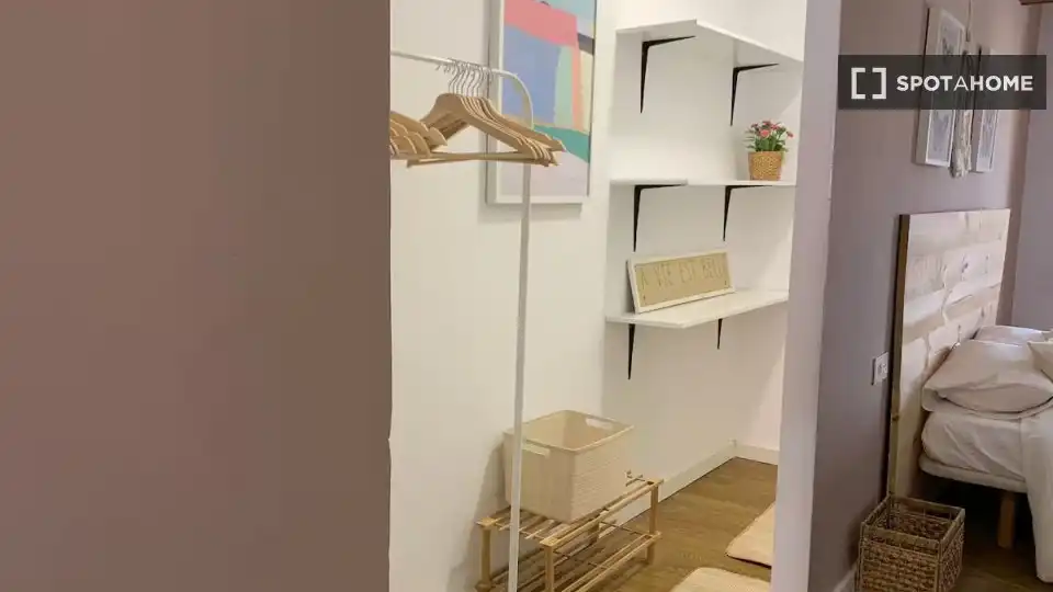 Habitación de Piso de alquiler en Valencia con Aire acondicionado, Calefacción y Amueblado