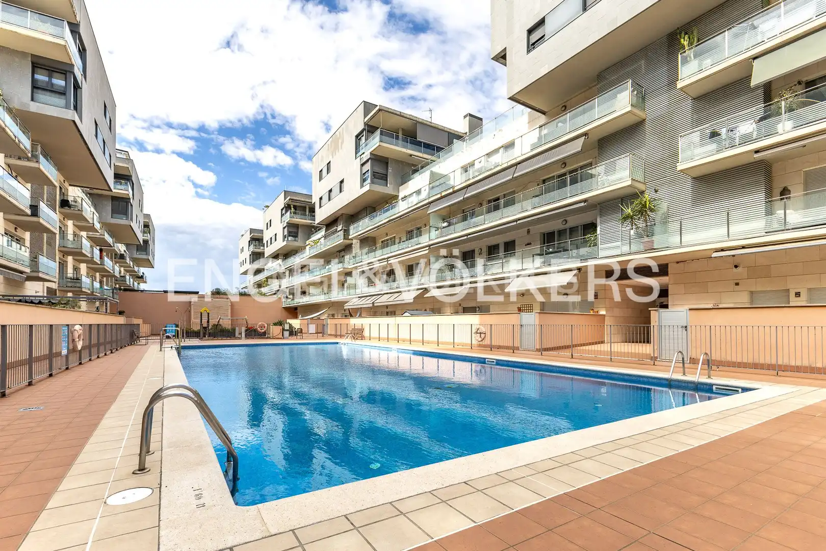 Piscina de Piso en venta en Badalona con Aire acondicionado, Calefacción y Terraza