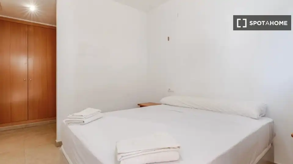 Dormitori de Apartament per a compartir en Canet d'En Berenguer amb Aire condicionat, Terrassa i Moblat
