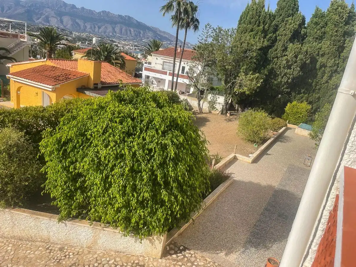 Vista exterior de Casa o xalet en venda en L'Alfàs del Pi amb Terrassa i Piscina