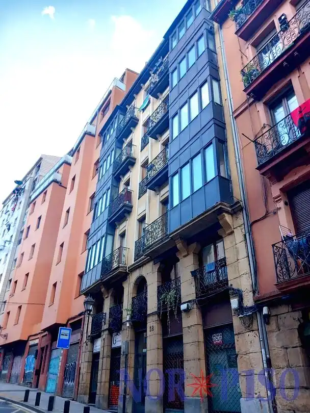 Vista exterior de Pis en venda en Ibaiondo