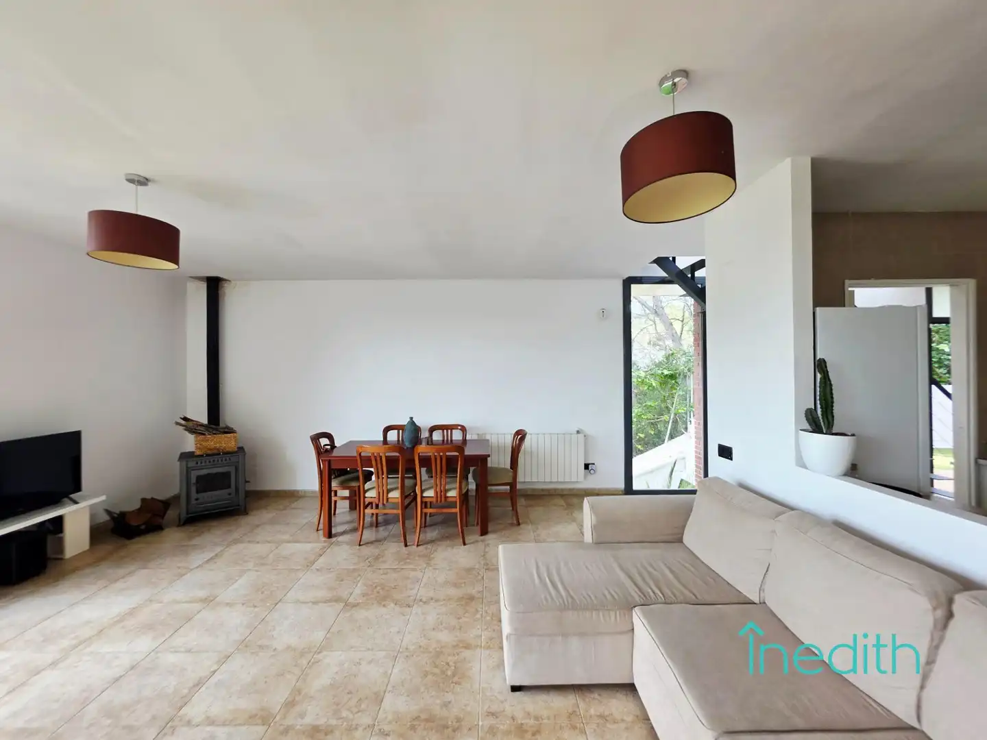 Sala d'estar de Casa o xalet en venda en Cubelles amb Calefacció, Jardí privat i Terrassa