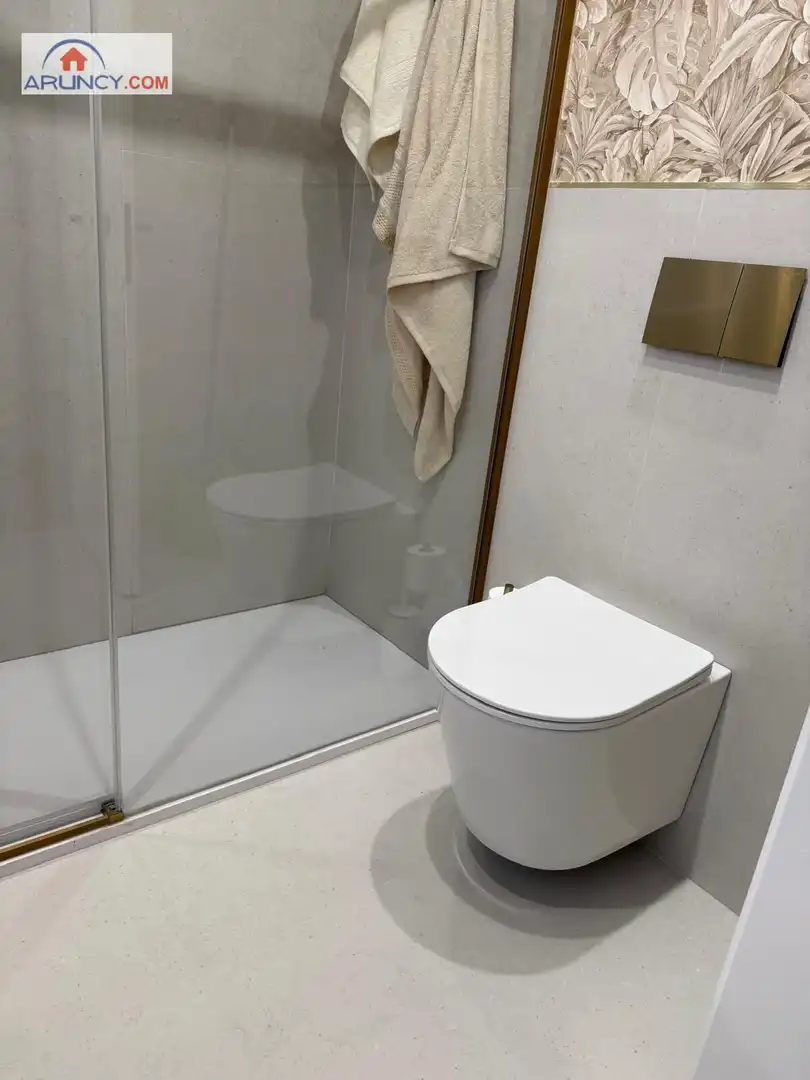 Bathroom of Flat for sale in Sevilla  with Air Conditioner, Heating and Furnished