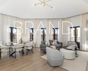 Living room of Flat for sale in  Madrid Capital  with Air Conditioner, Terrace and Furnished