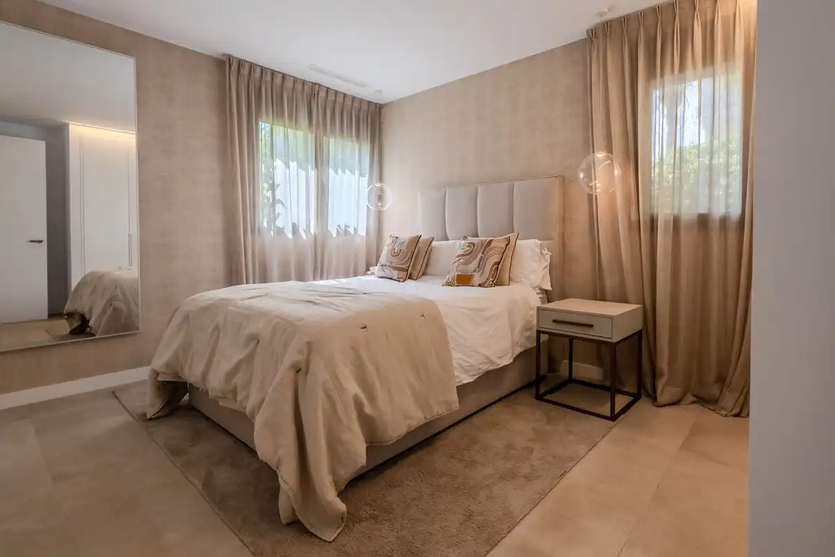 Schlafzimmer von Haus oder Chalet zum Verkauf in Marbella mit Klimaanlage, Privatgarten und Terrasse