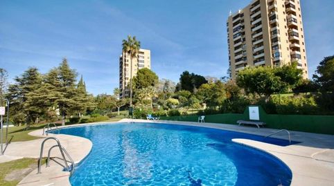ELEGANCIA Y VISTAS EN ALOHA: APARTAMENTO RENOVADO CON LICENCIA TURÍSTICA EN PLANTA ALTA