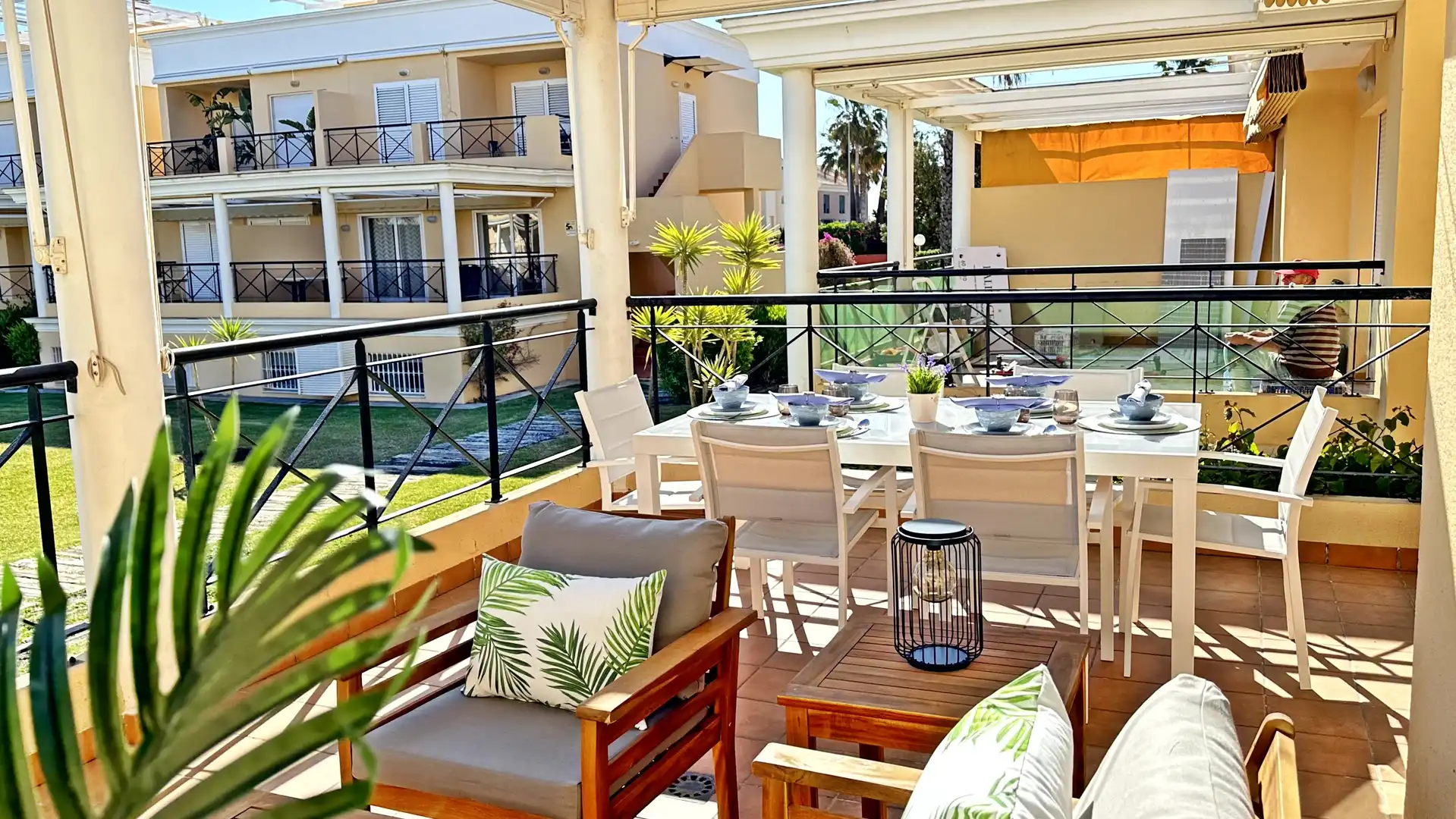 Terrasse von Wohnungen zur Miete in Oliva mit Klimaanlage, Heizung und Privatgarten