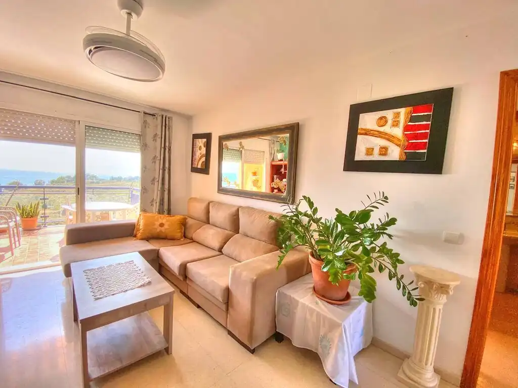 Sala d'estar de Apartament de lloguer en Vélez-Málaga amb Terrassa, Moblat i Piscina comunitària