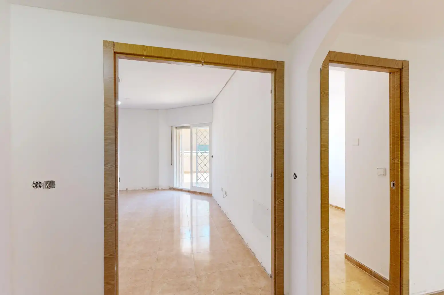 Wohnung zum Verkauf in Cartagena mit Privatgarten, Terrasse und Abstellraum