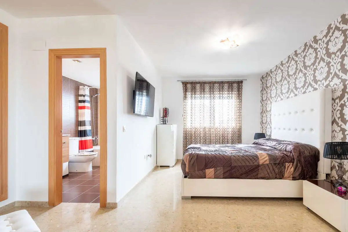 Habitación de Casa adosada en venta en Les Alqueries / Alquerías del Niño Perdido con Aire acondicionado, Calefacción y Jardín privado