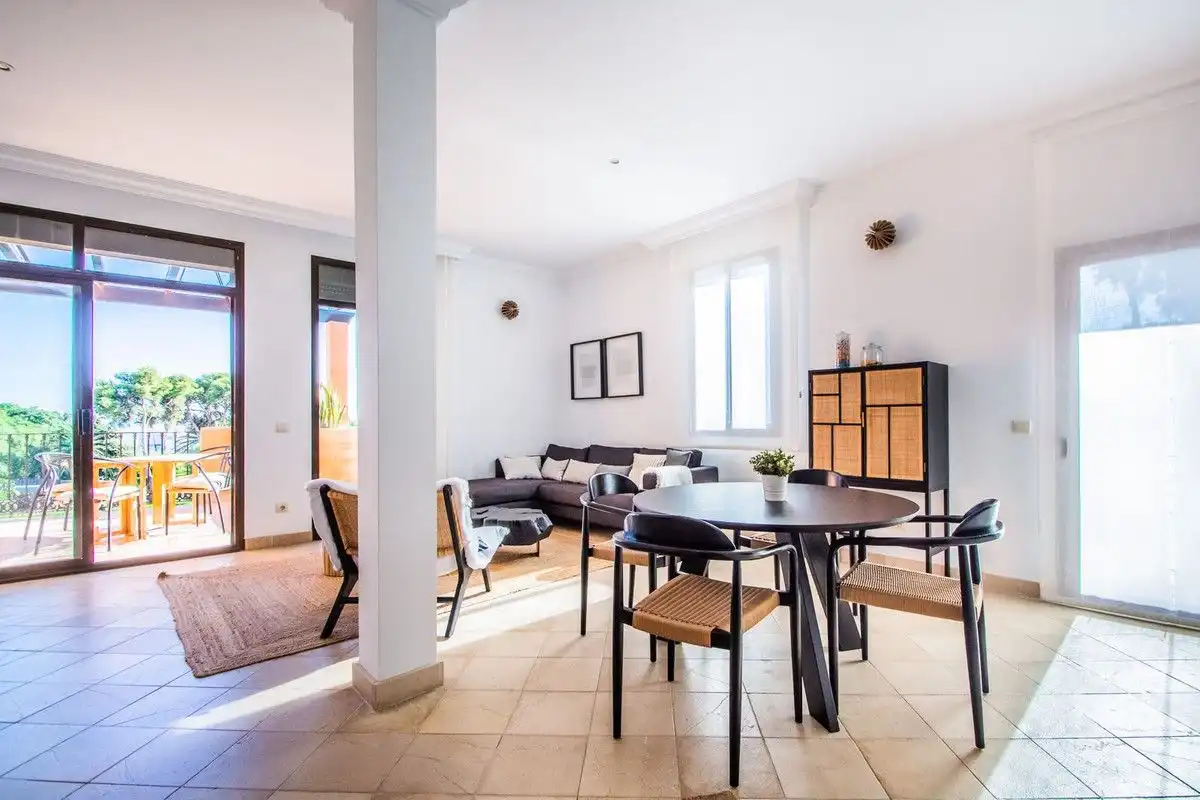 Sala de estar de Dúplex en venta en Estepona con Aire acondicionado, Jardín privado y Terraza
