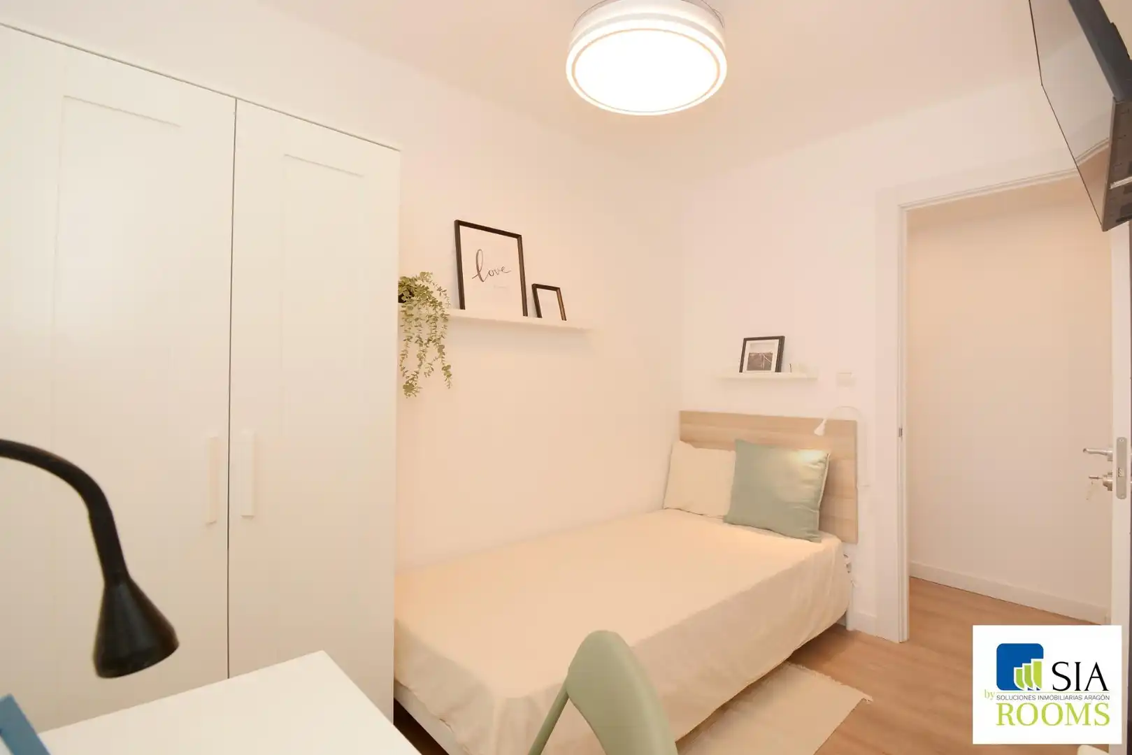 Room in Calle de Pamplona Escudero, 6, Universidad San Francisco