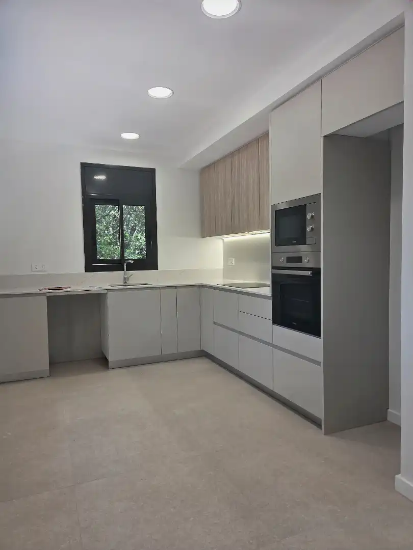 Cuina de Casa o xalet en venda en Torrelles de Llobregat amb Aire condicionat, Calefacció i Jardí privat