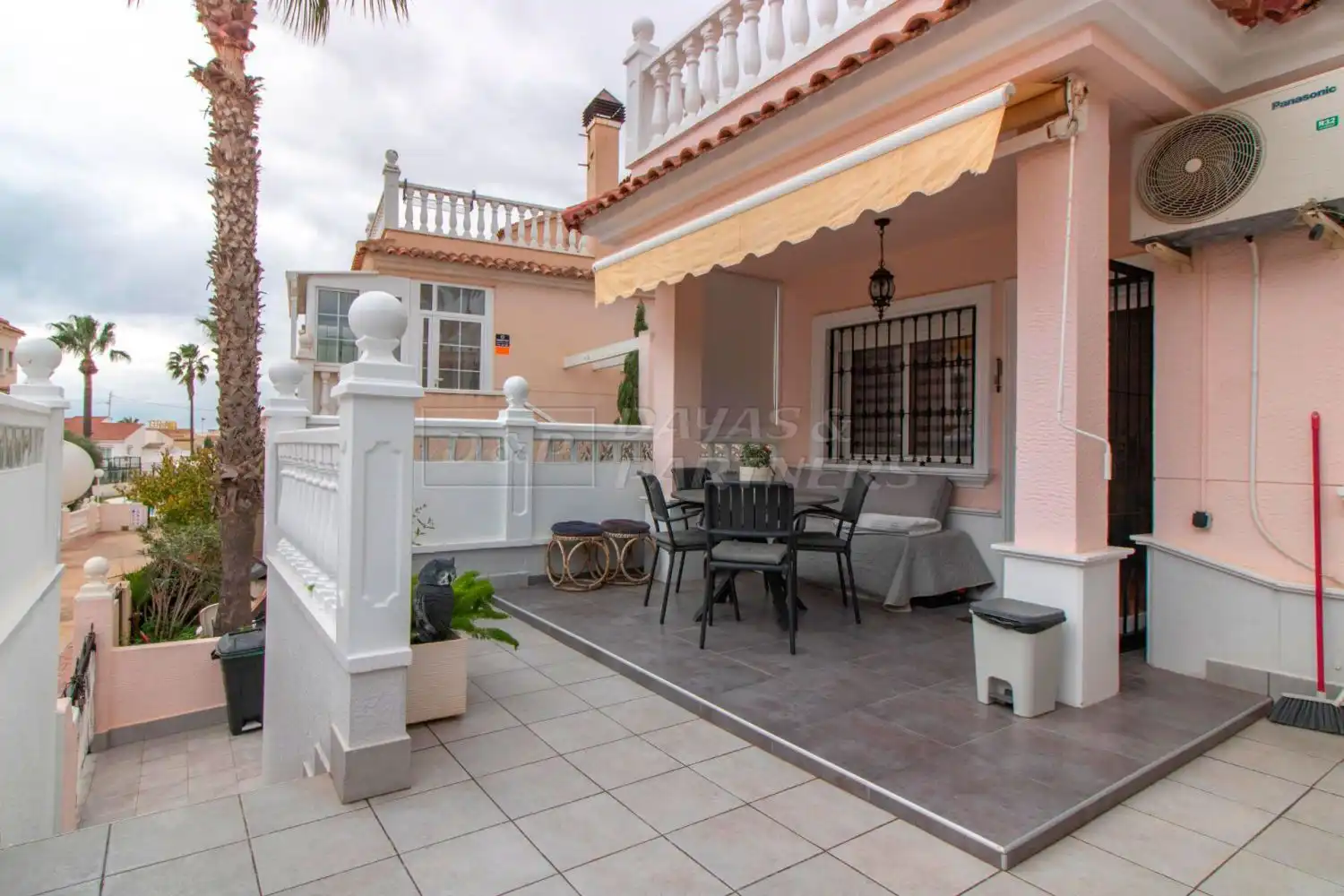 Maison mitoyenne avec piscine à vendre à Playa de los Locos