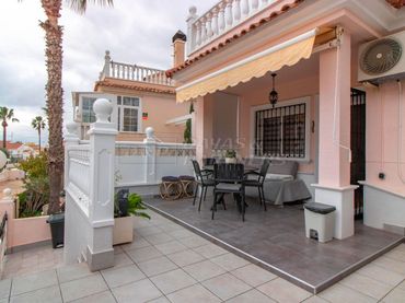 Adosado con piscina en venta en Playa de los Locos