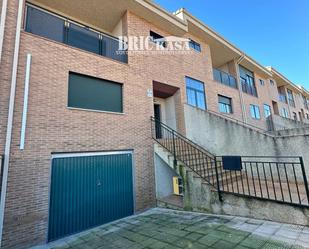 Exterior view of Single-family semi-detached for sale in Cáceres Capital  with Air Conditioner, Heating and Terrace