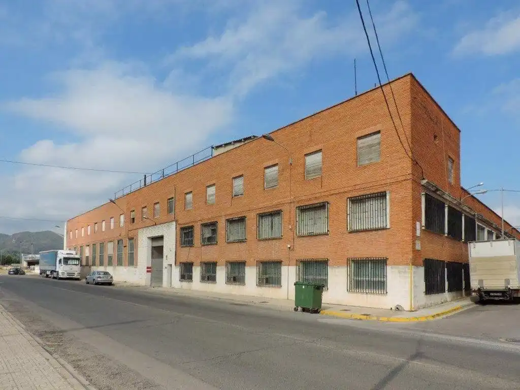 Vista exterior de Nave industrial en venta en Canals