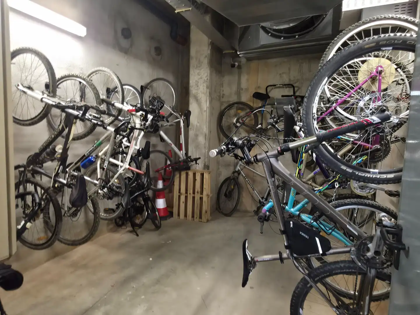 Parking de Piso en venta en Sant Andreu de la Barca con Aire acondicionado, Calefacción y Parquet