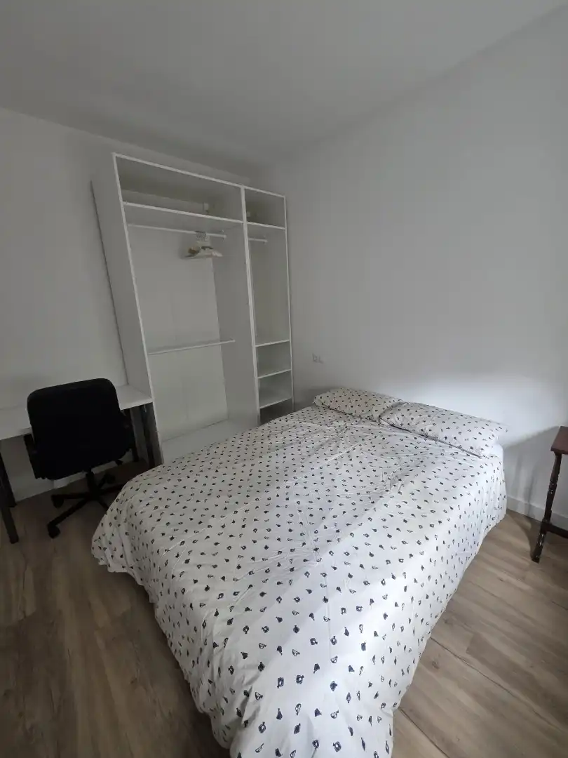 Habitación de Piso para compartir en Ferrol con Amueblado