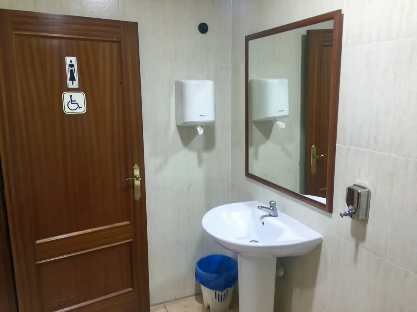 Bany de Local en venda en Sagunto / Sagunt amb Aire condicionat i Moblat