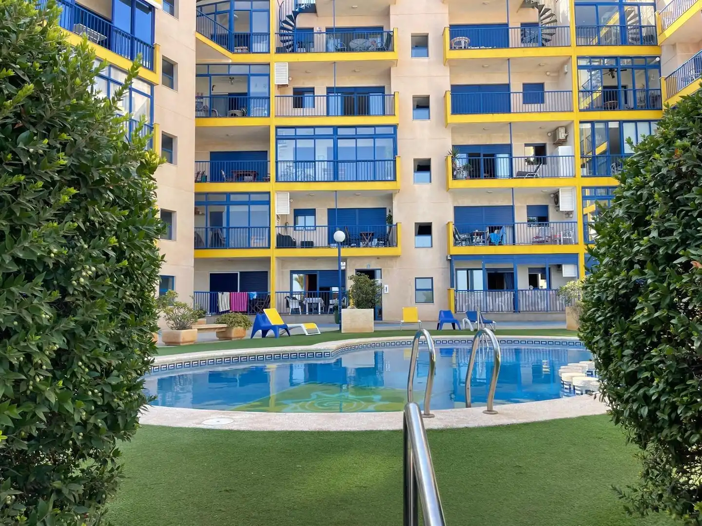 Piscina de Pis de lloguer en Cartagena amb Moblat