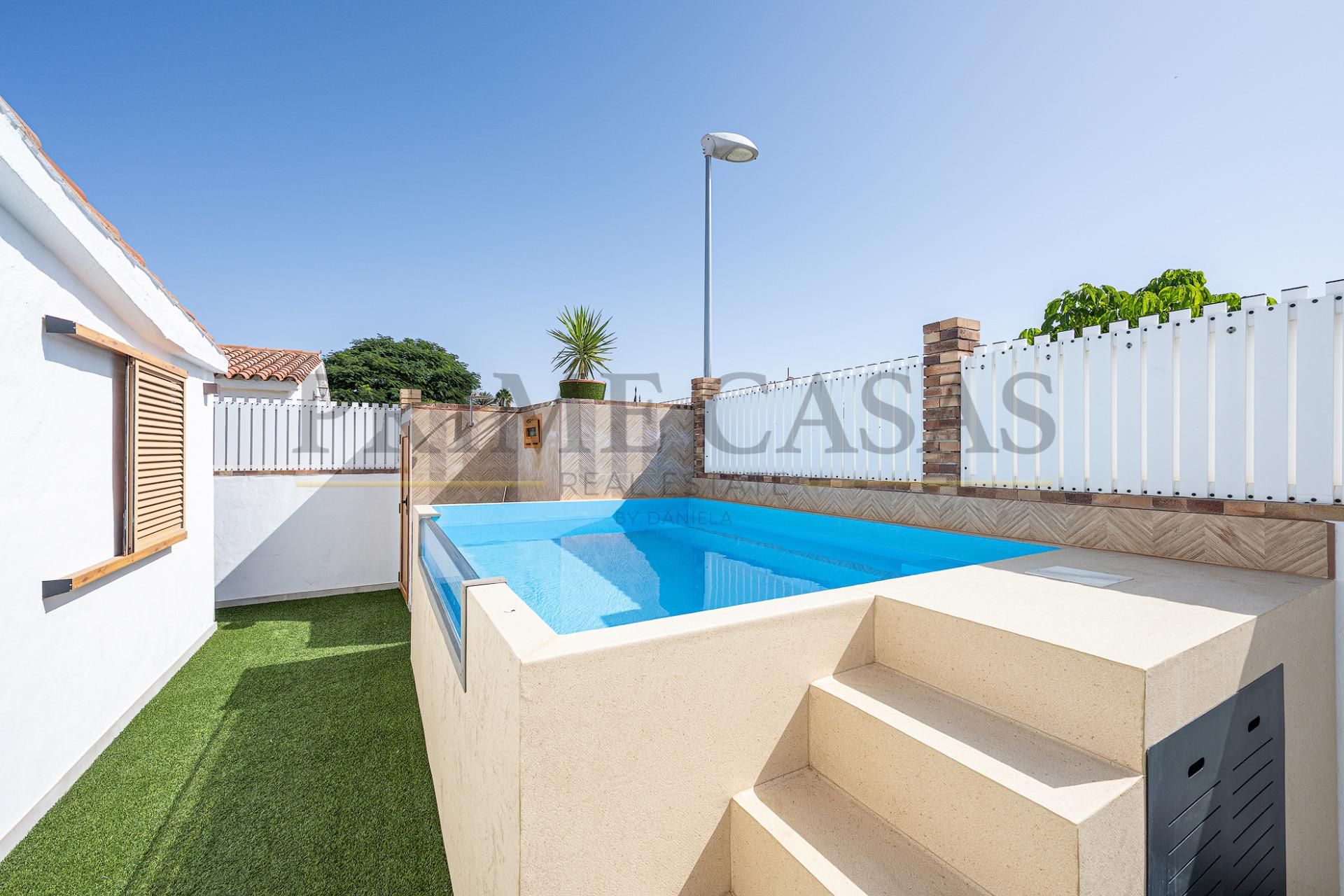 Piscina de Casa o xalet en venda en San Bartolomé de Tirajana amb Aire condicionat, Calefacció i Jardí privat