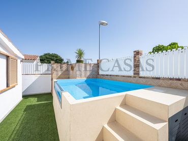 Chalet con piscina en venta en Calle de Inglaterra