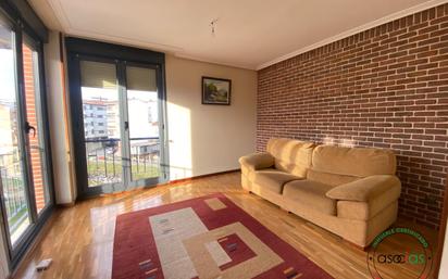 Living room of Flat for sale in Nava  with Heating, Parquet flooring and Storage room