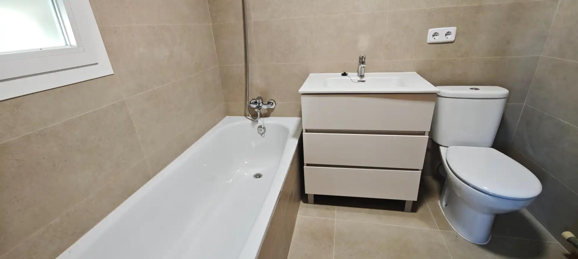 Baño de Casa adosada de alquiler en Calvià con Aire acondicionado, Calefacción y Jardín privado
