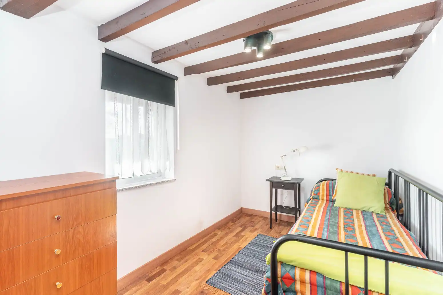 Habitación de Casa adosada en venta en Salas con Parquet, Terraza y Trastero