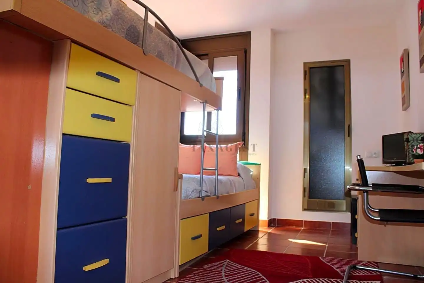Habitación de Casa adosada en venta en Deltebre con Terraza, Amueblado y Piscina comunitaria