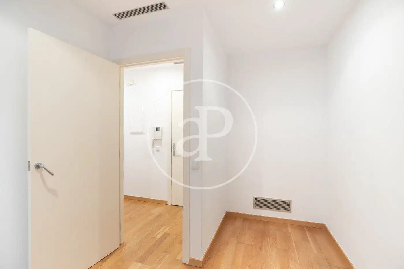 Piso en venta en Barcelona con Aire acondicionado, Calefacción y Balcón