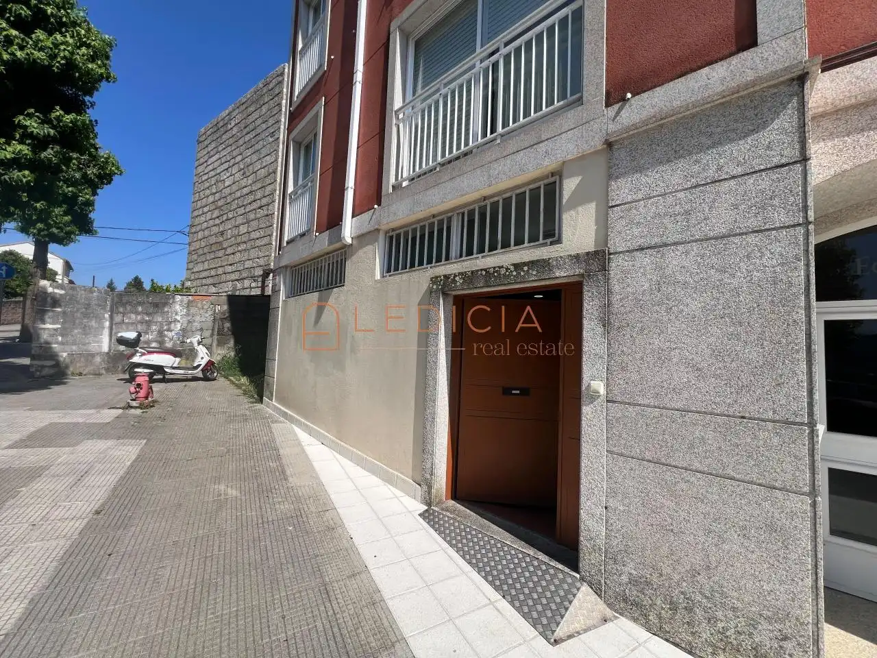Exterior view of Flat for sale in Vigo   with Heating, Terrace and Furnished