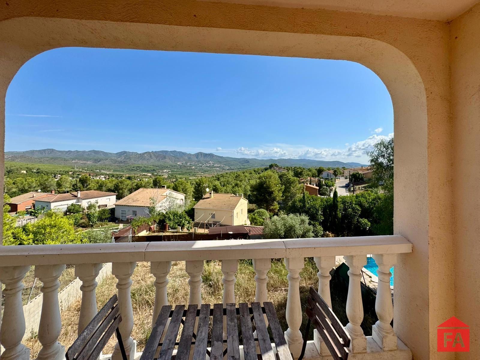 Vista exterior de Casa o xalet en venda en La Bisbal del Penedès amb Terrassa i Balcó
