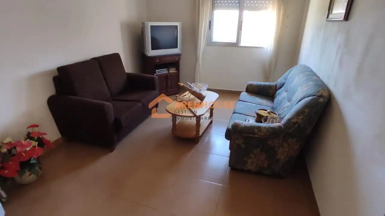 Sala d'estar de Casa o xalet en venda en Punxín amb Jardí privat, Traster i Moblat