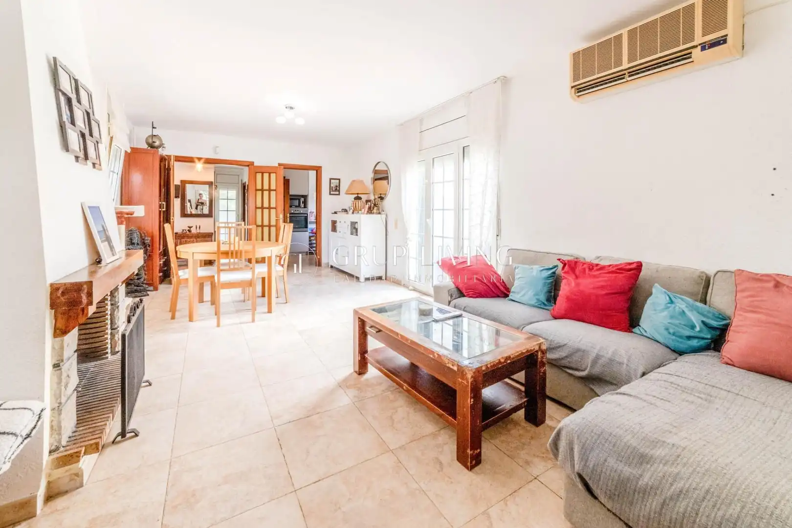 Living room of Houses for sale in Sant Pere de Ribes  with Air Conditioner, Heating and Private garden