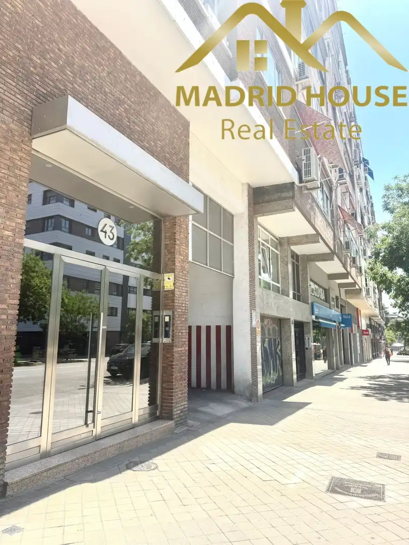 Außenansicht von Büro zur Miete in Madrid mit Heizung und Terrasse