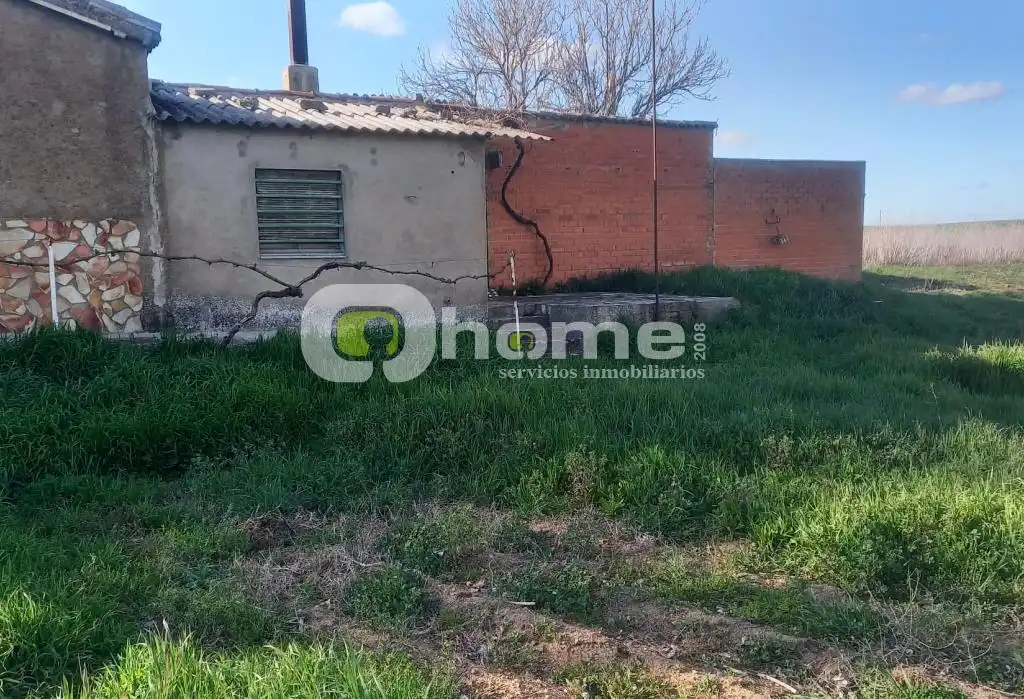 Casa o xalet en venda en Montamarta amb Jardí privat