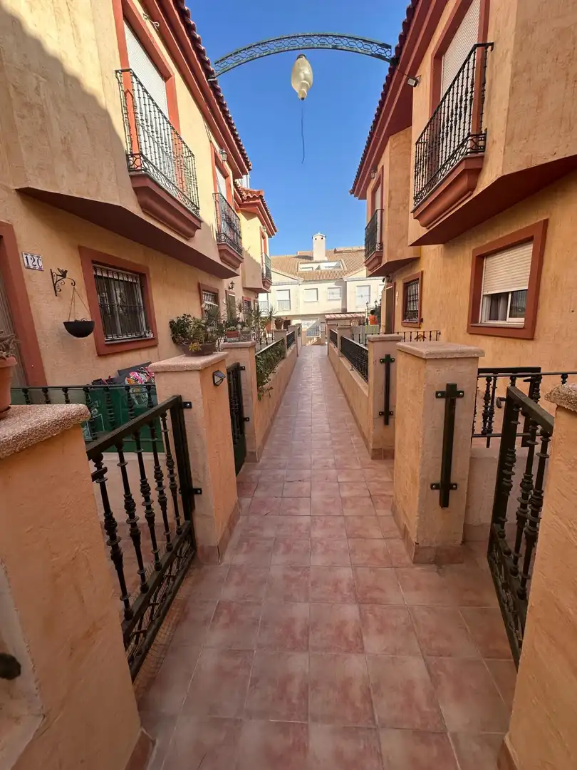 Adosado con piscina en venta en Calle Salvador Dalí, imagen 3