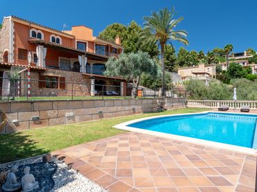 Villa avec balcon à vendre à Bunyola