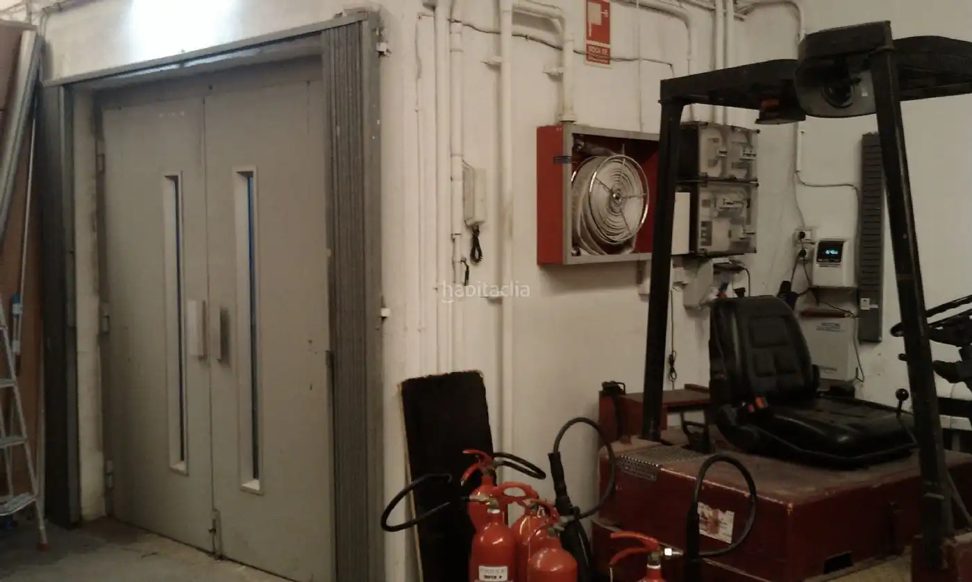 Nave industrial en venta en Carrer de Mata 21, imagen 5