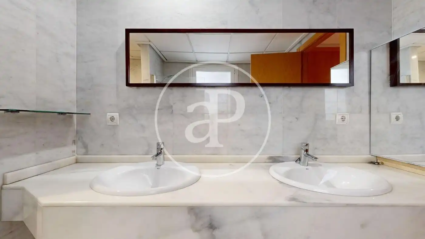 Baño de Piso en venta en Valencia con Aire acondicionado, Calefacción y Trastero