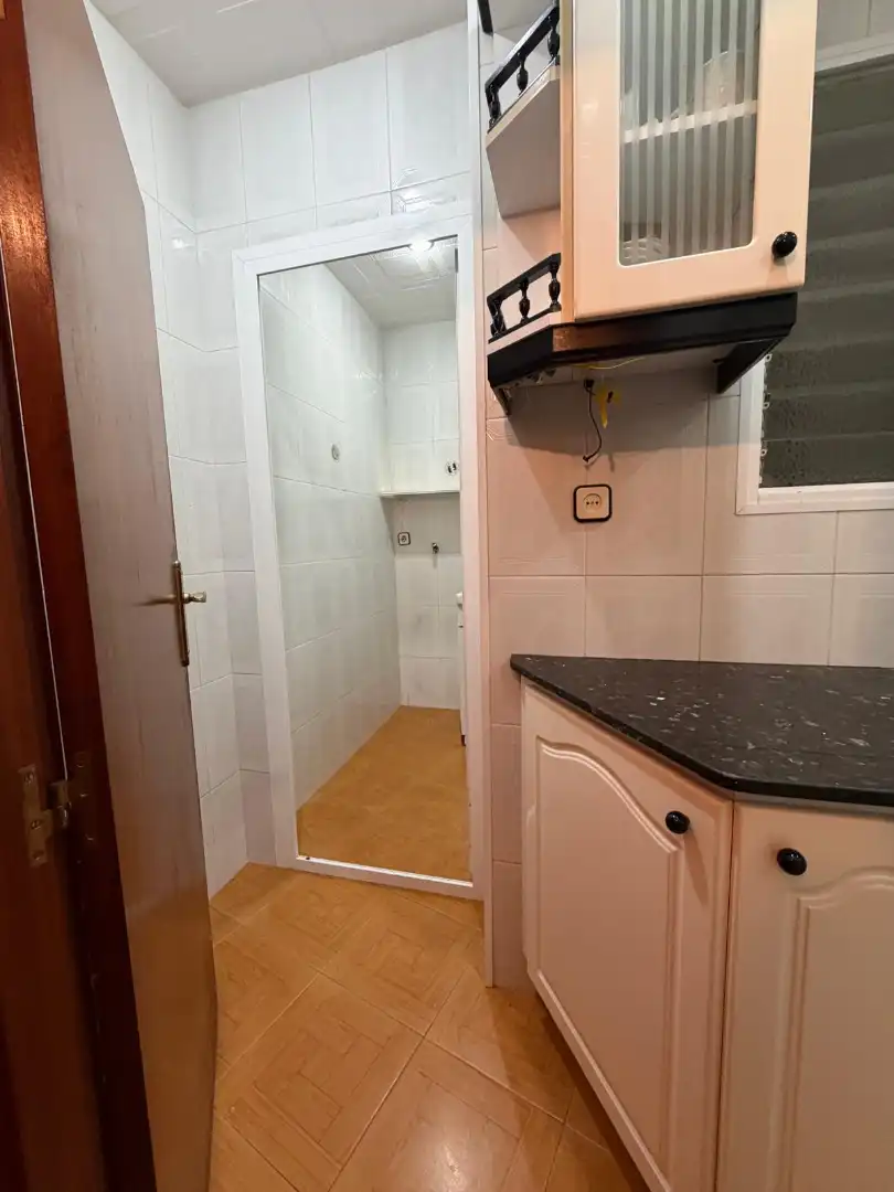 Cuina de Pis en venda en Barcelona amb Moblat, Forn i Balcó