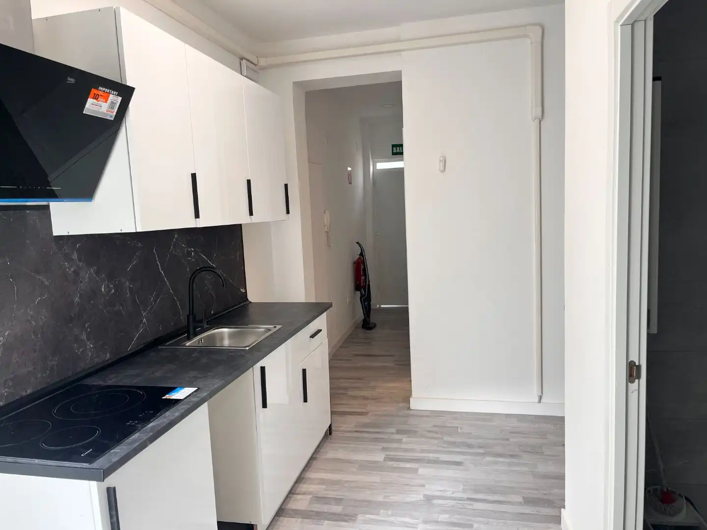 Cuina de Local en venda en Madrid amb Aire condicionat, Calefacció i Terrassa