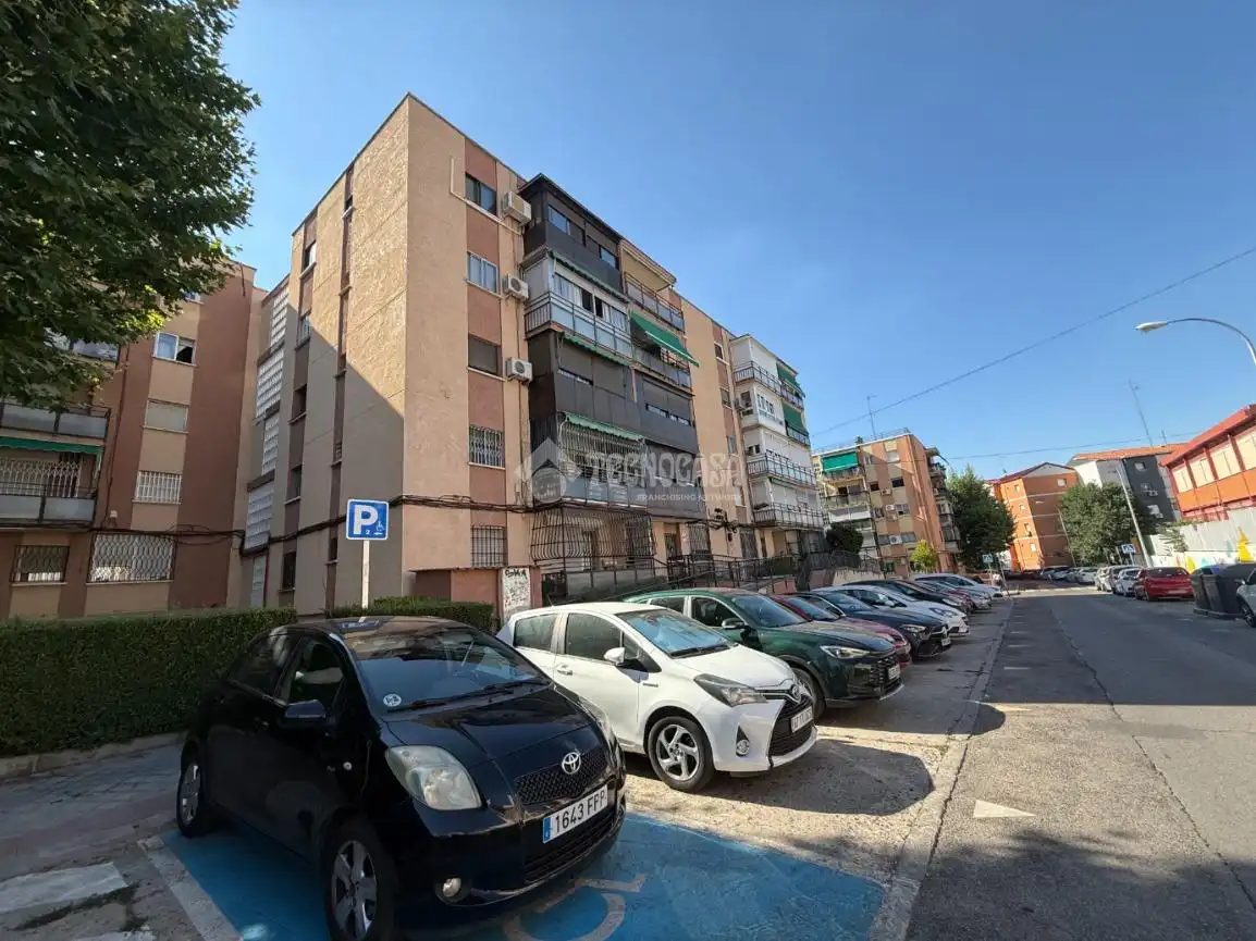 Exterior view of Flat for sale in Madrid  with Heating, Parquet flooring and Storage room