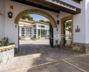 Exterior view of House or chalet for sale in Chiclana de la Frontera  with Air Conditioner, Heating and Private garden